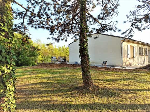 House in Pinel-Hauterive, Nouvelle-Aquitaine 11734033