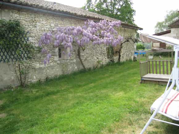 Rumah di Douzains, Nouvelle-Aquitaine 11734069