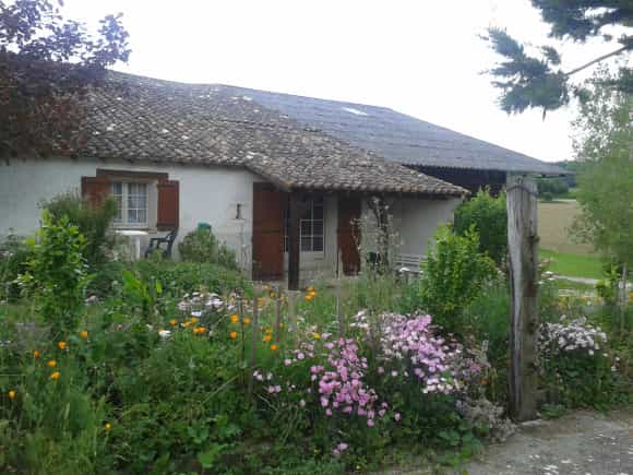 Talo sisään Douzains, Nouvelle-Aquitaine 11734069