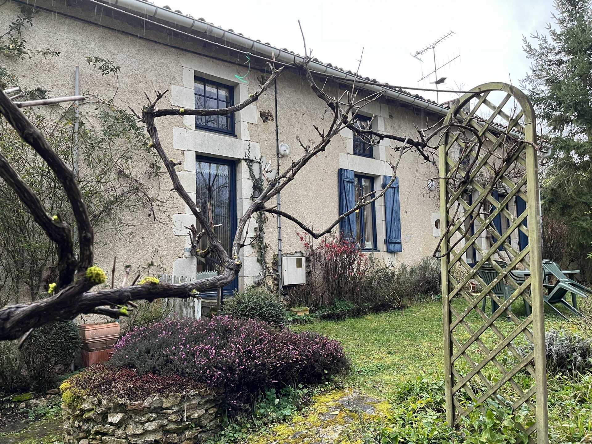 House in L'Isle-Jourdain, Occitanie 11734082