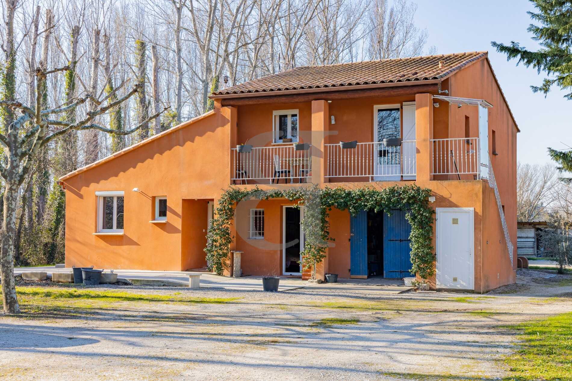 casa en L'Isle-sur-la-Sorgue, Provenza-Alpes-Costa Azul 11734185