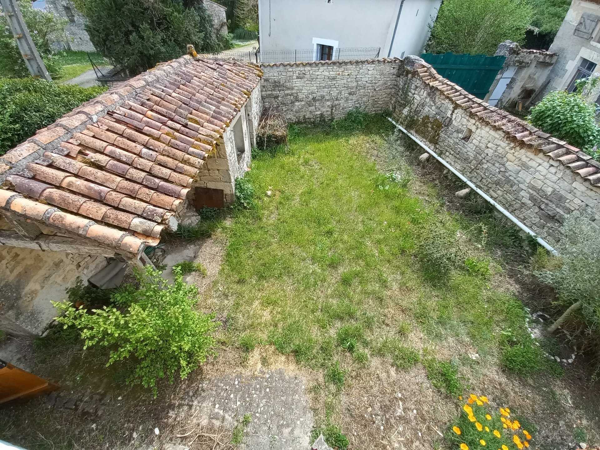 House in Mansle, Nouvelle-Aquitaine 11734268