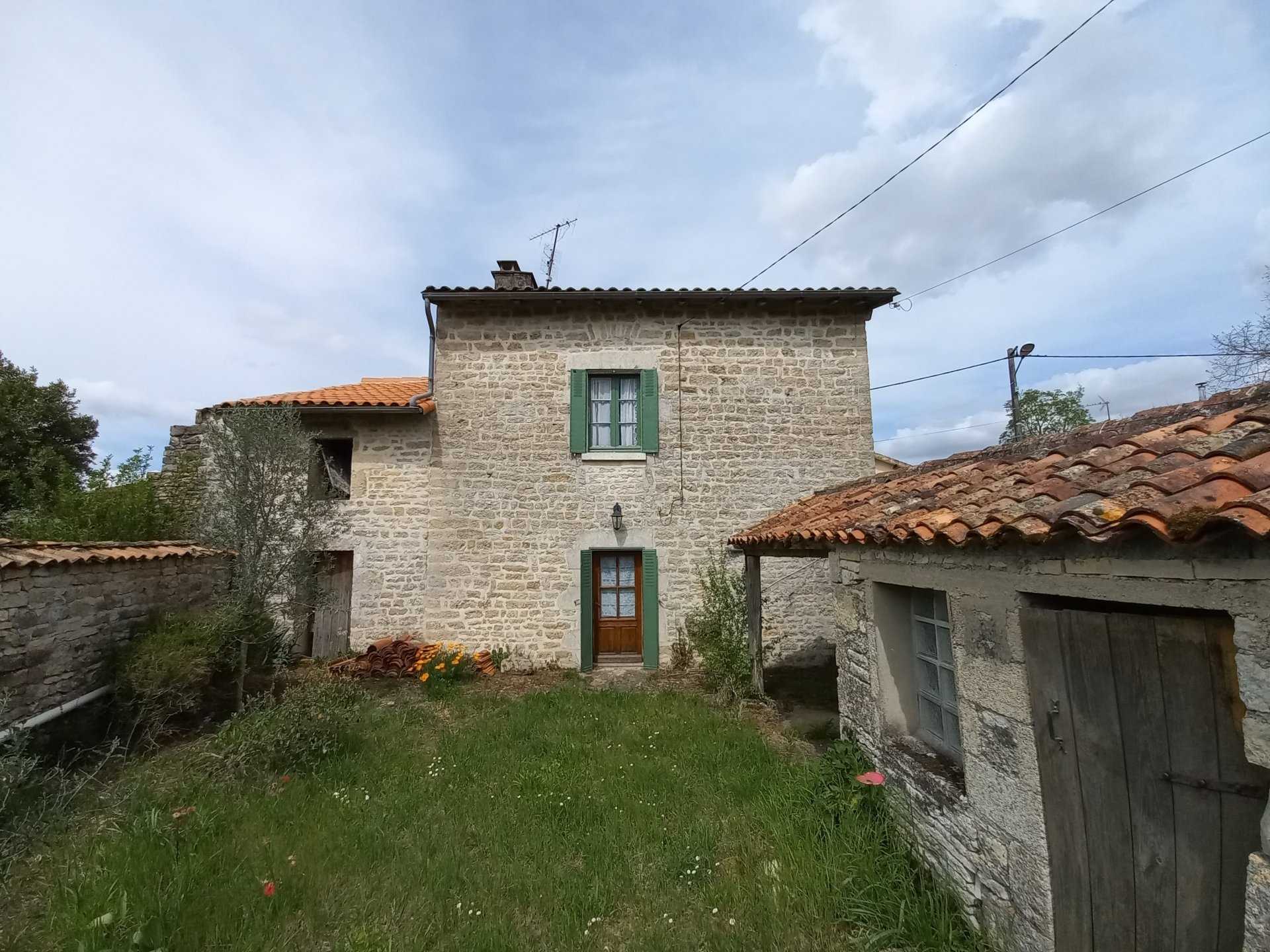 House in Mansle, Nouvelle-Aquitaine 11734268