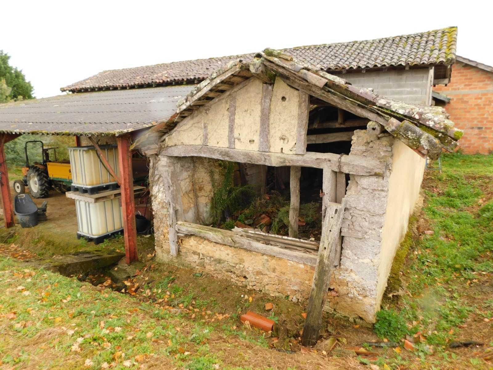 房子 在 Cazaubon, Occitanie 11734278