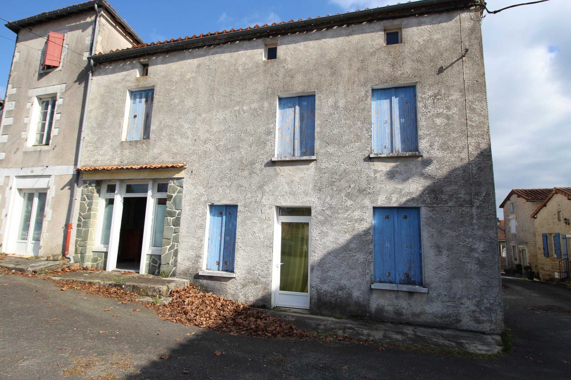 House in Beaulieu-sur-Sonnette, Nouvelle-Aquitaine 11734309