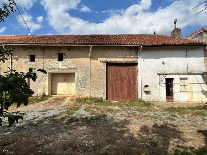 Hus i Ruffec, Nouvelle-Aquitaine 11734336