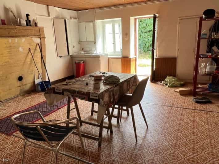 House in Ruffec, Nouvelle-Aquitaine 11734336