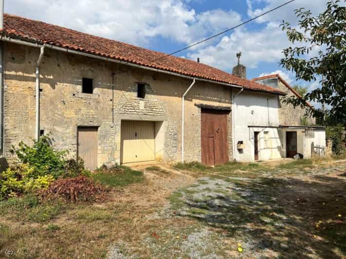 House in Ruffec, Nouvelle-Aquitaine 11734336