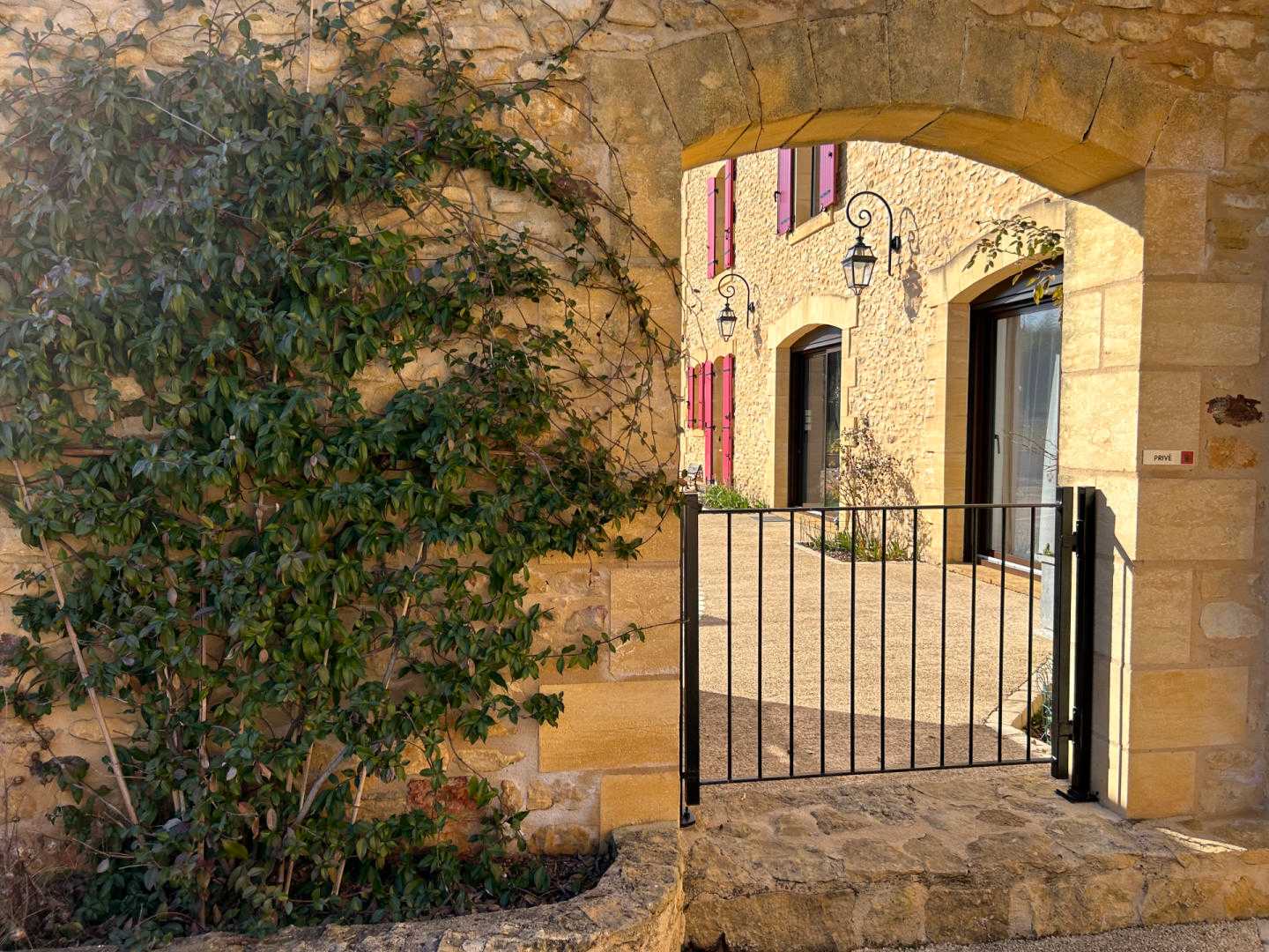 मकान में La Tour, Provence-Alpes-Côte d'Azur 11734351