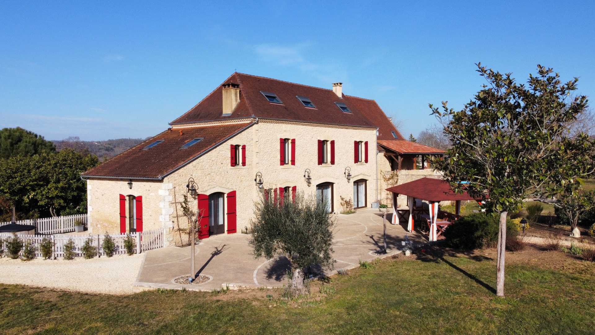 Hus i La Tour, Provence-Alpes-Cote d'Azur 11734351