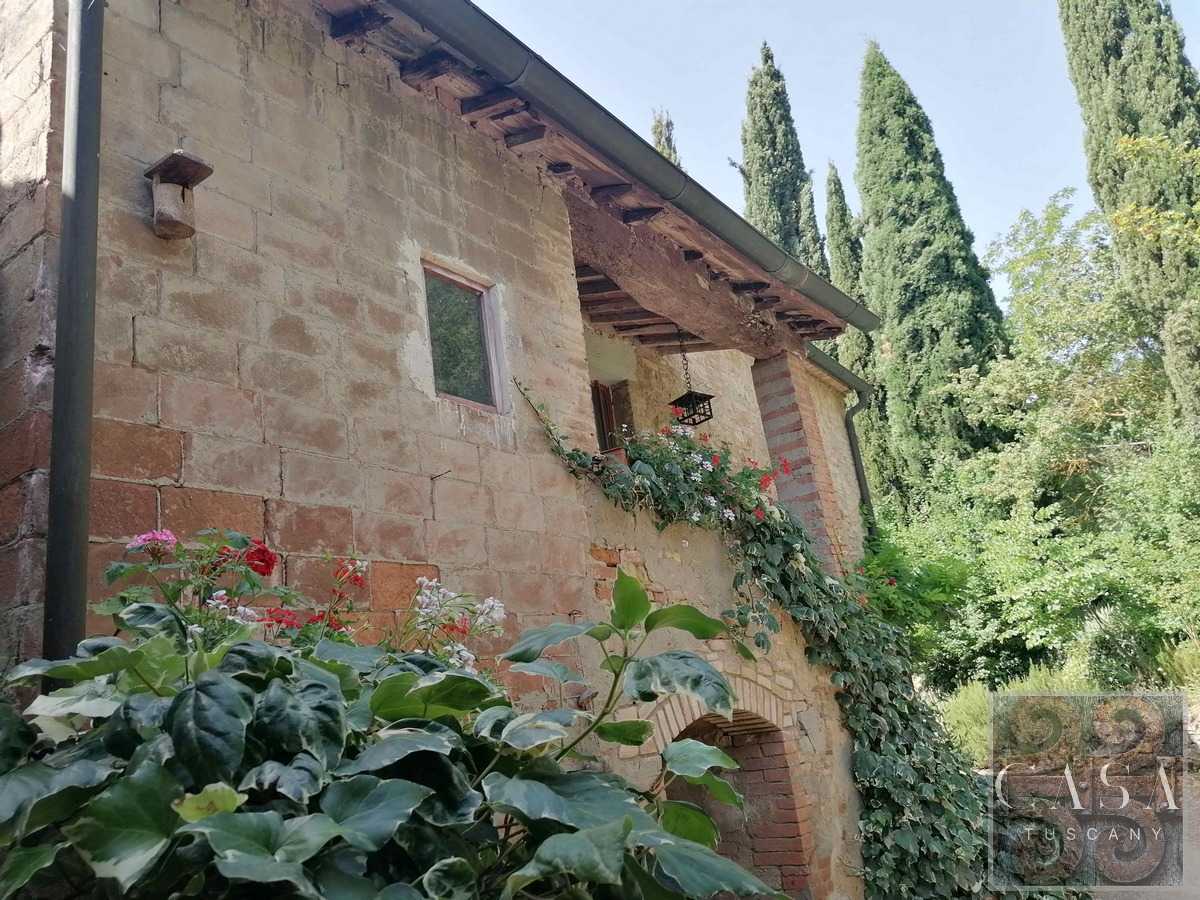 House in San Gimignano, Tuscany 11734375