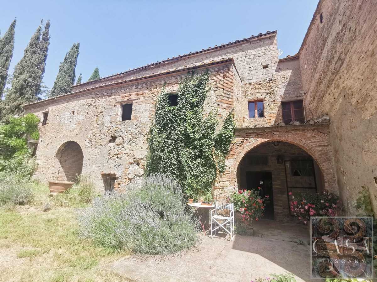 House in San Gimignano, Tuscany 11734375