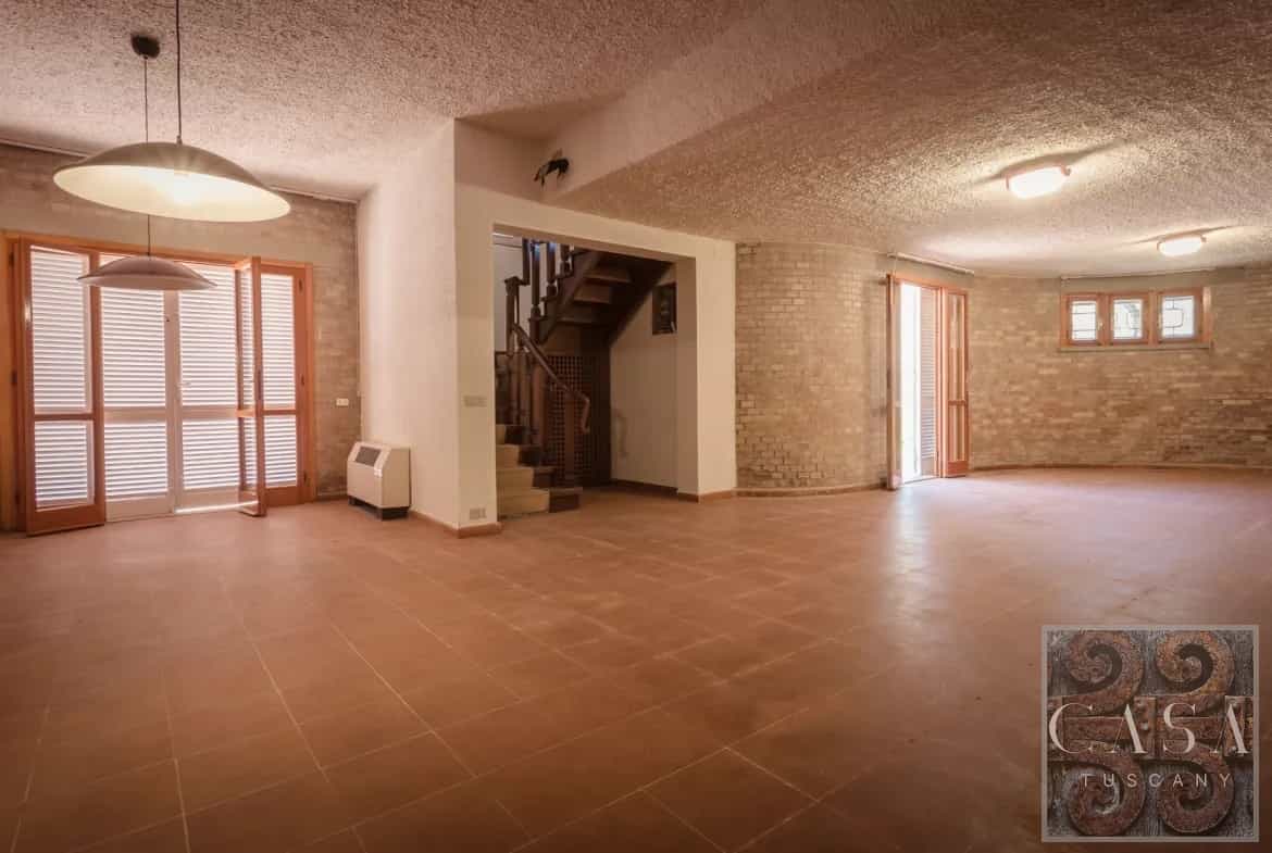 жилой дом в Capannoli, Tuscany 11734380