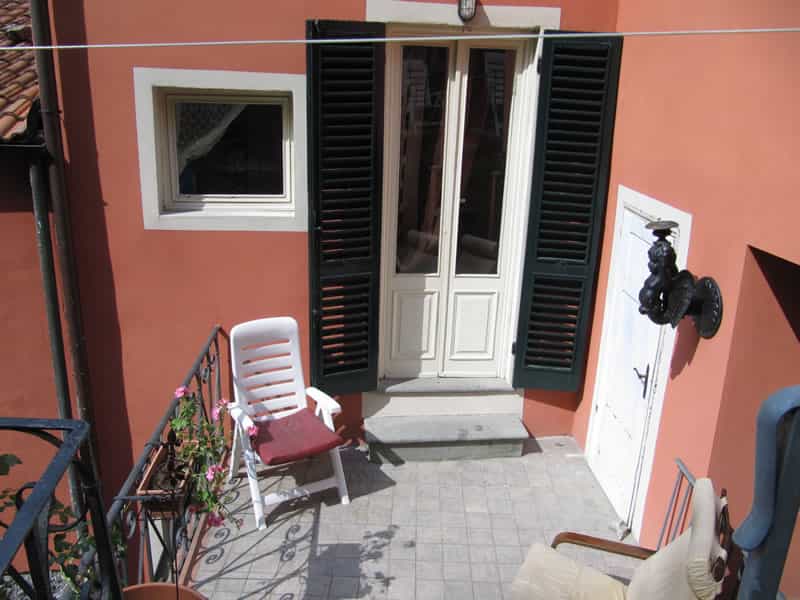 σπίτι σε Bagni di Lucca, Τοσκάνη 11734401