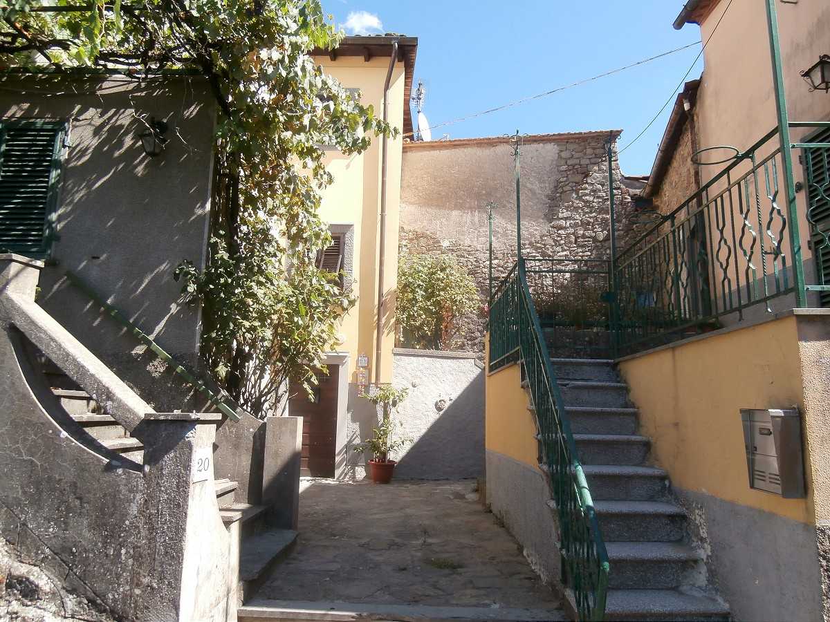 жилой дом в Баньи-ди-Лукка, Тоскана 11734426