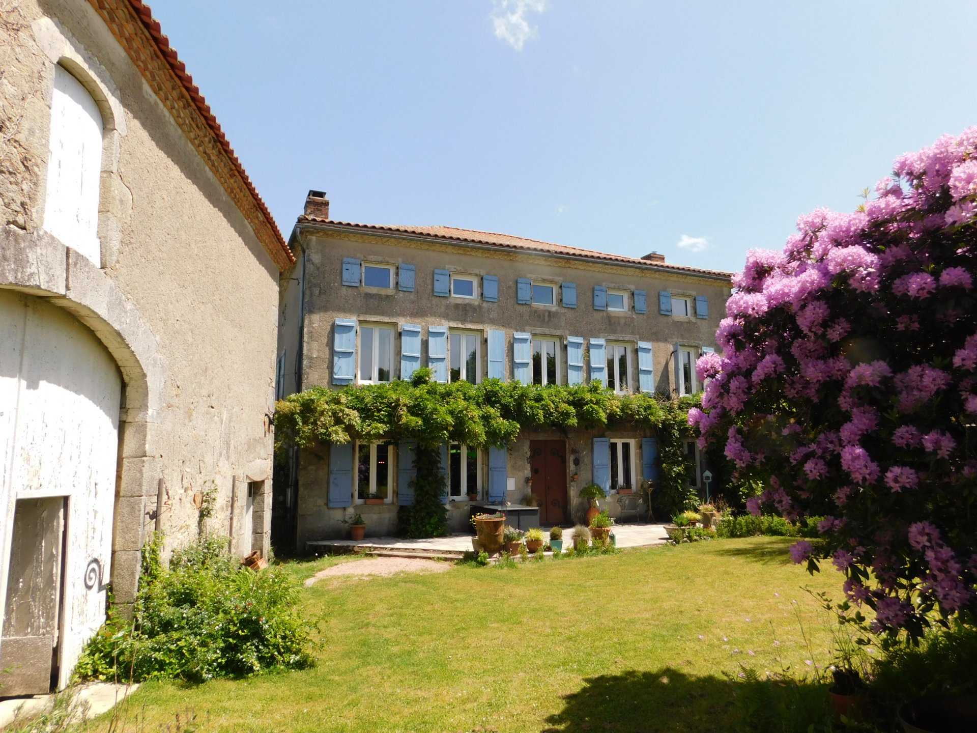 Rumah di Piégut-Pluviers, Nouvelle-Aquitaine 11735015