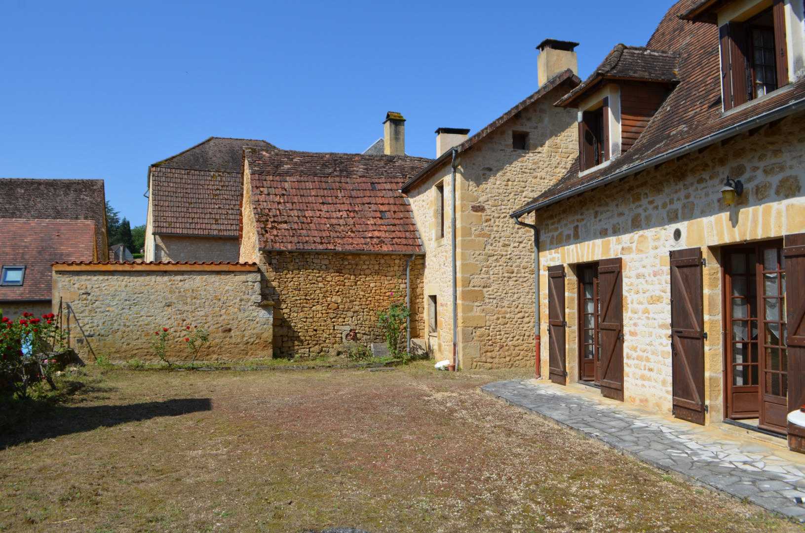 Будинок в Saint-Cyprien, Nouvelle-Aquitaine 11735239