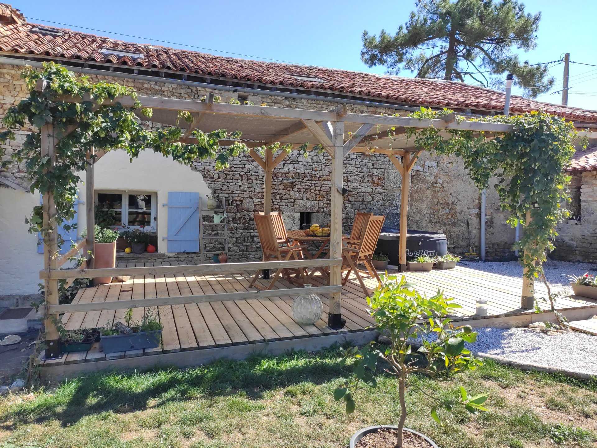 House in Champagne-Mouton, Nouvelle-Aquitaine 11735378