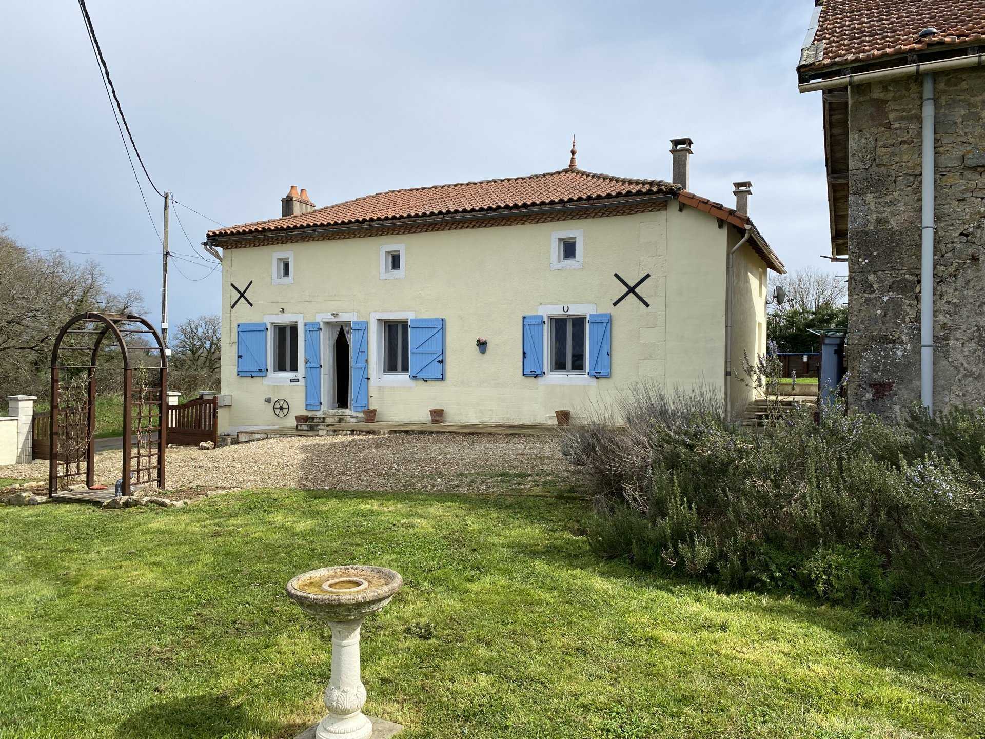 House in Pleuville, Nouvelle-Aquitaine 11735429