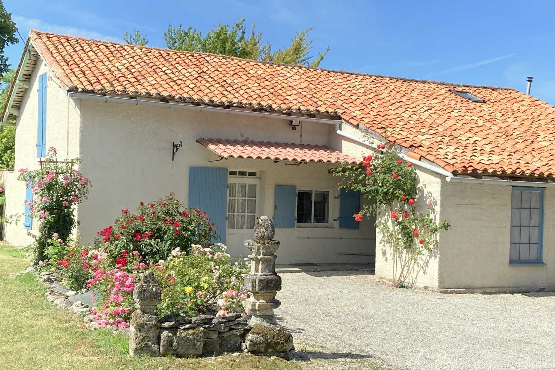 House in Cherval, Nouvelle-Aquitaine 11735447