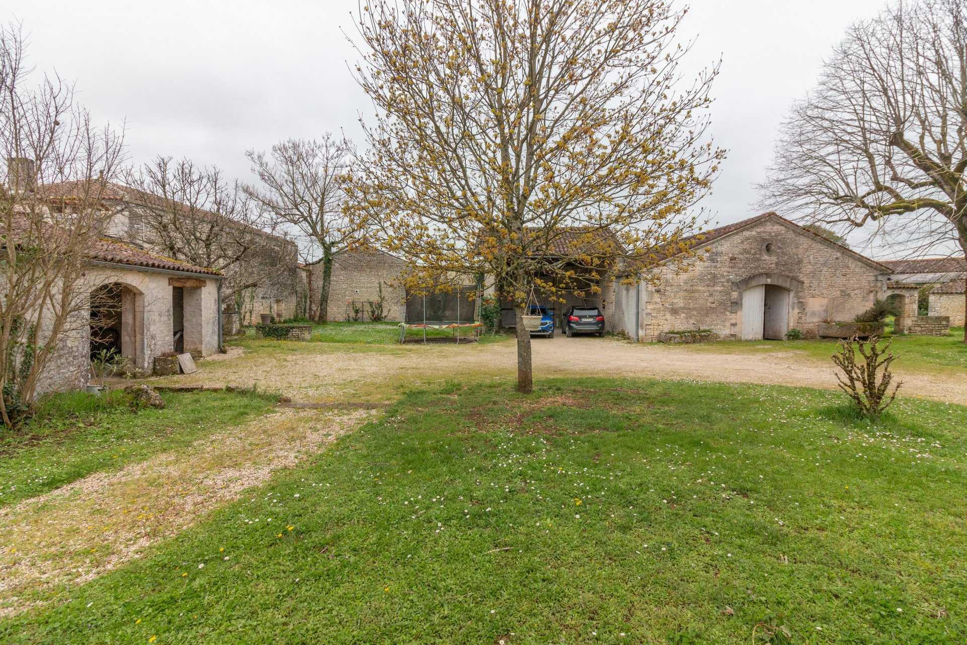 House in Jarnac, Nouvelle-Aquitaine 11735457