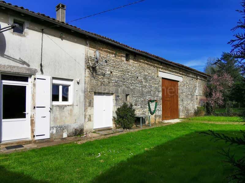 rumah dalam Civray, Nouvelle-Aquitaine 11735504