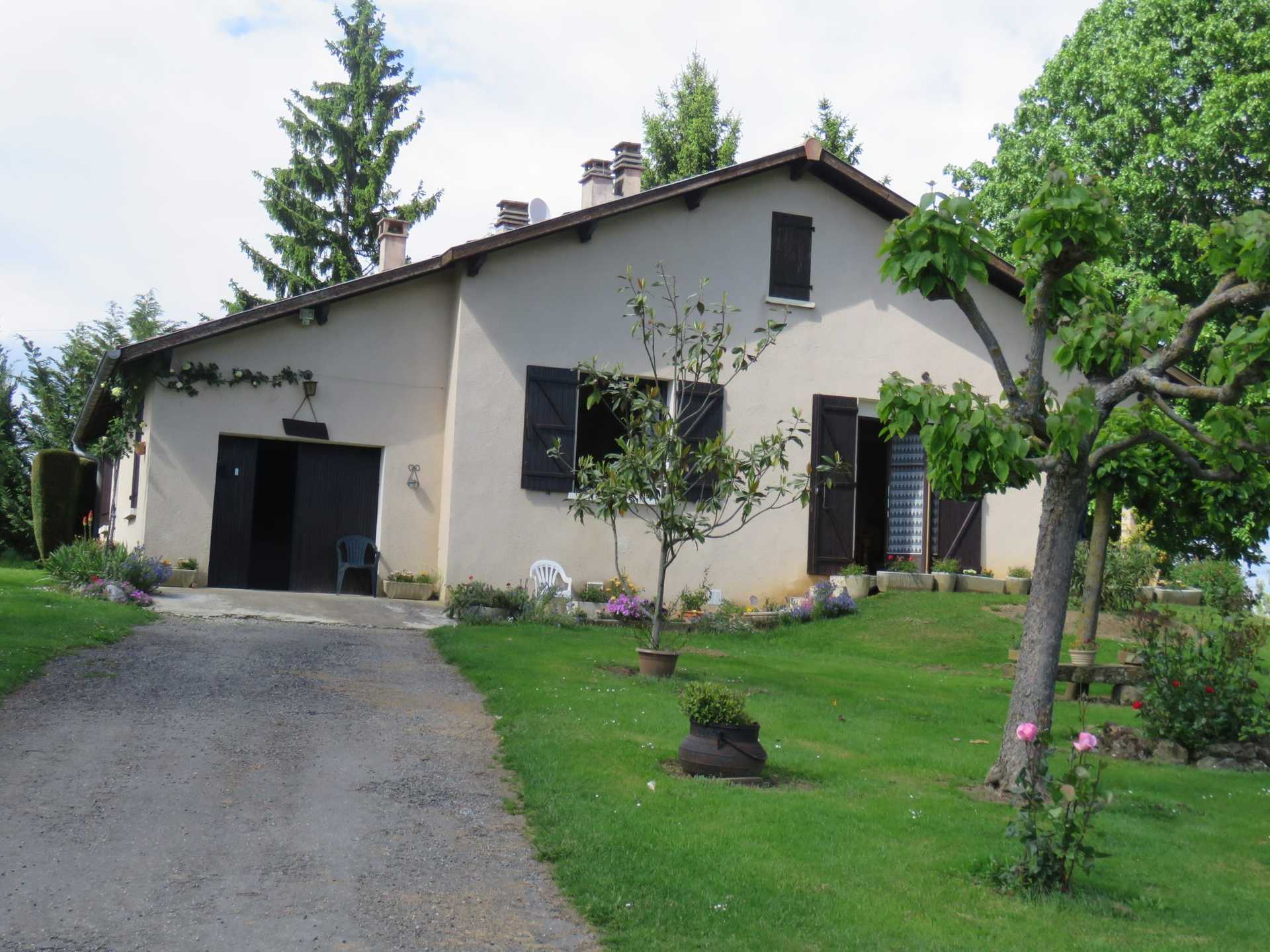 房子 在 Castelnau-Magnoac, Occitanie 11735559