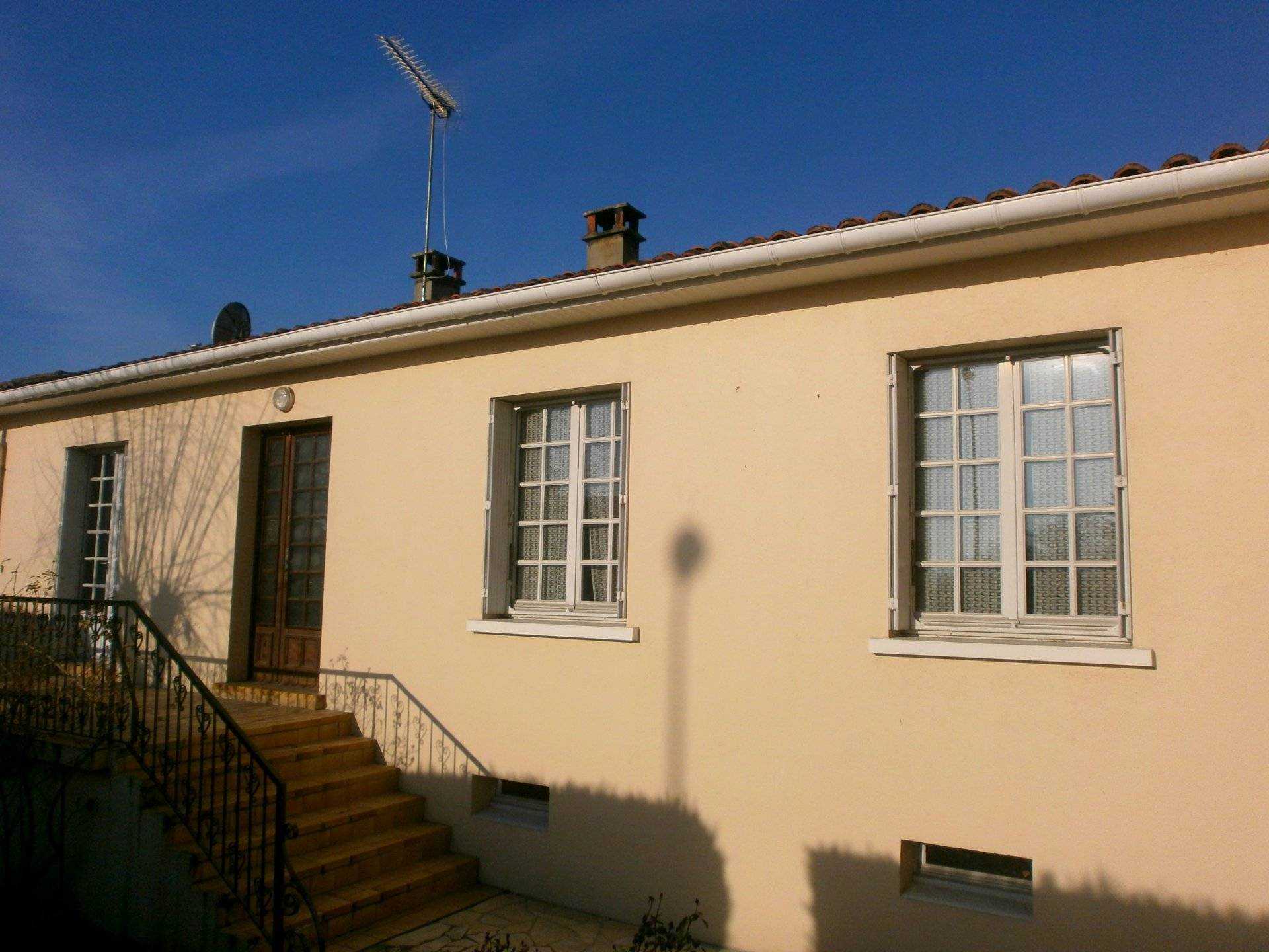 House in Montmoreau, Nouvelle-Aquitaine 11735579