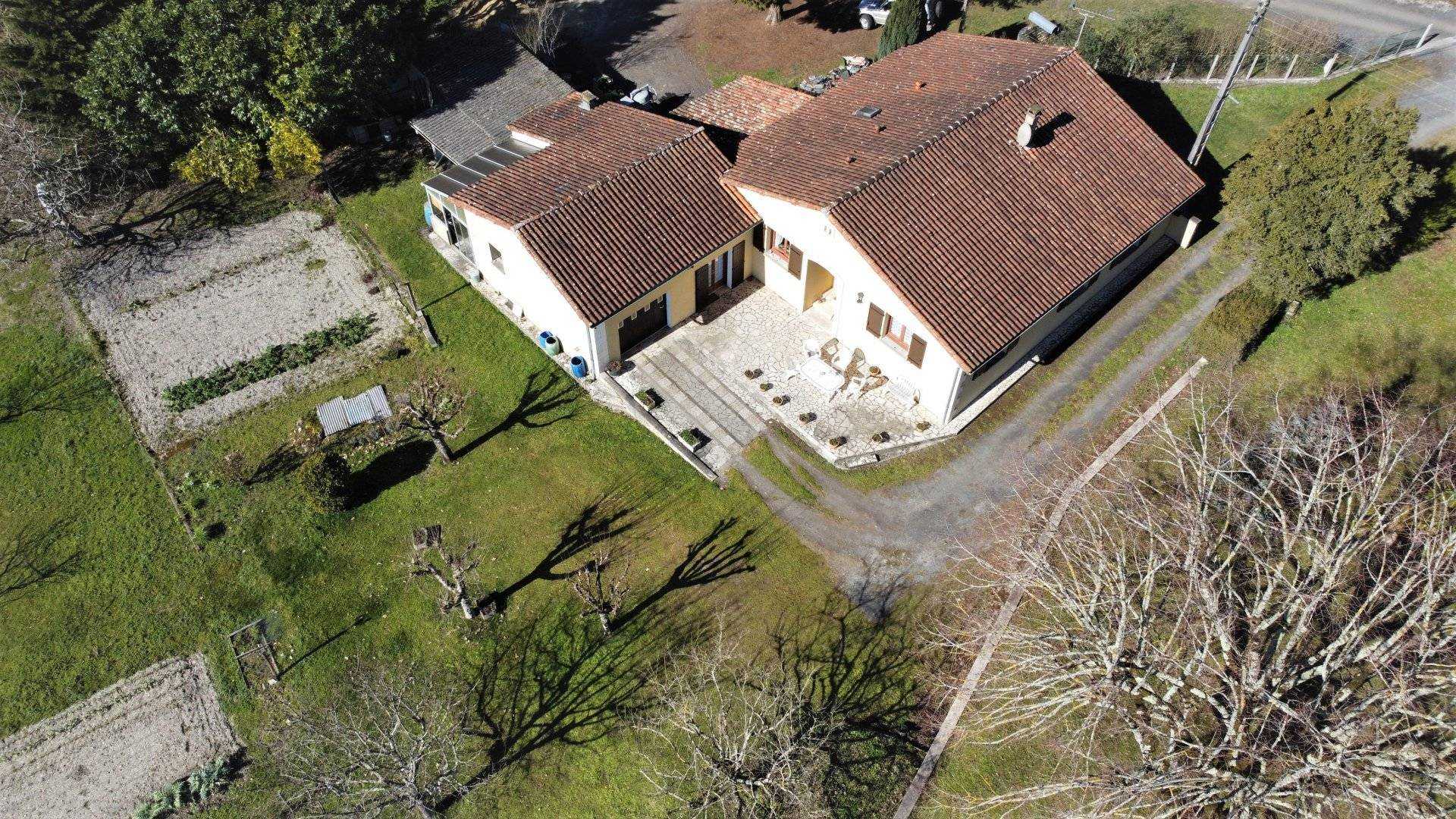 House in Chavenat, Nouvelle-Aquitaine 11735589