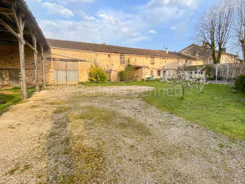 Hus i Ruffec, Nouvelle-Aquitaine 11735767