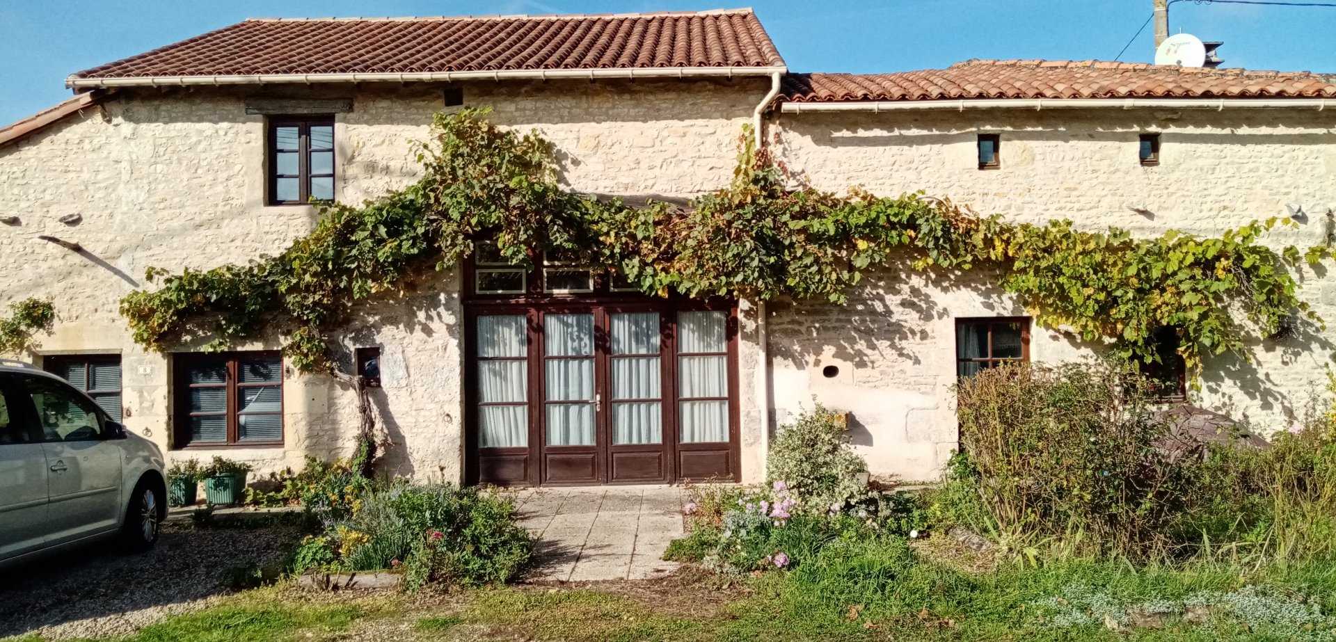 Rumah di Savigne, Nouvelle-Aquitaine 11735857
