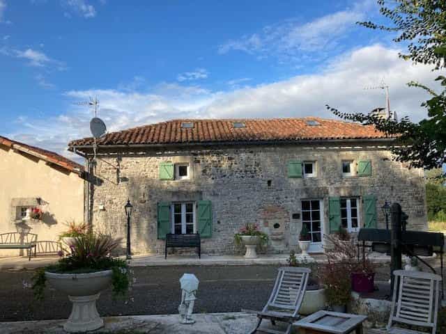 House in Alloue, Nouvelle-Aquitaine 11735887