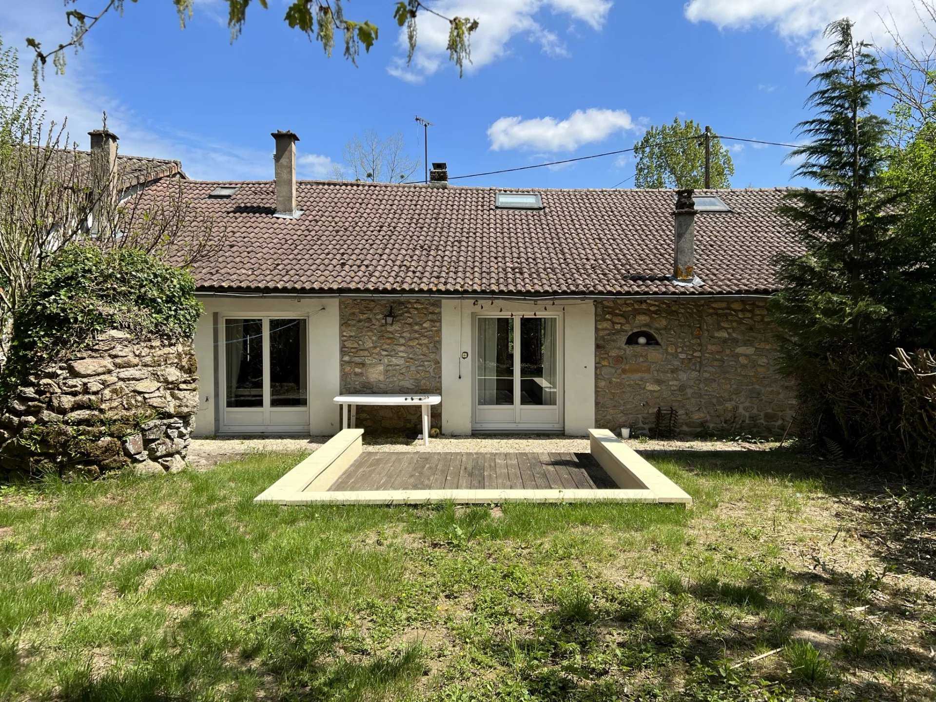 House in Saint-Mathieu, Nouvelle-Aquitaine 11735947