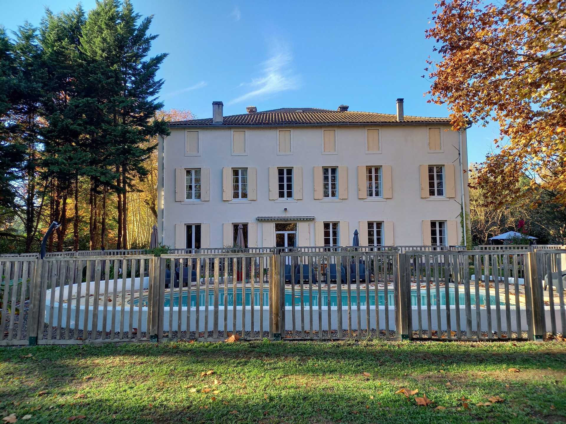 房子 在 Castelmoron-sur-Lot, 新阿基坦大區 11735999