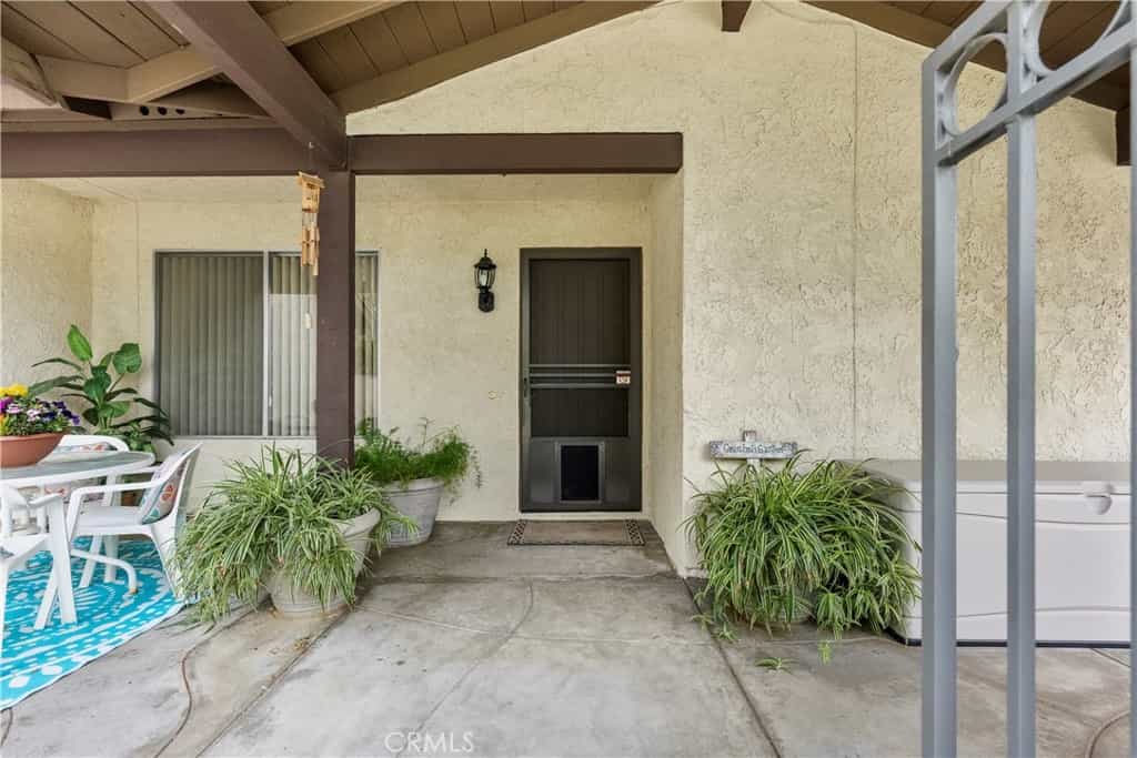 Condominium in Santa Clarita, California 11736049