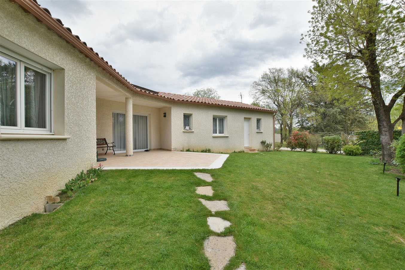 rumah dalam Claret, Occitanie 11736289