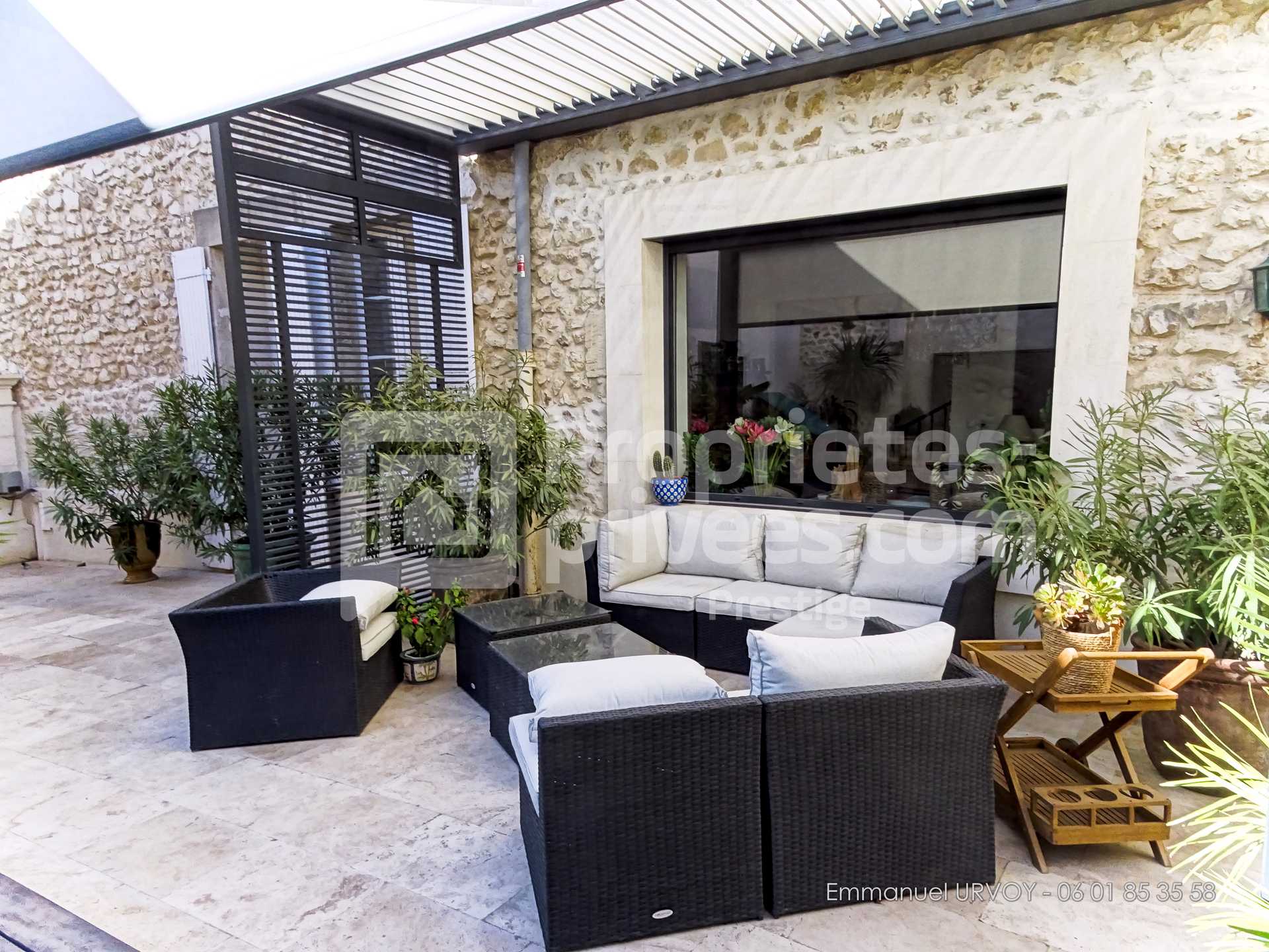 Hus i Chateaurenard, Provence-Alpes-Cote d'Azur 11736303