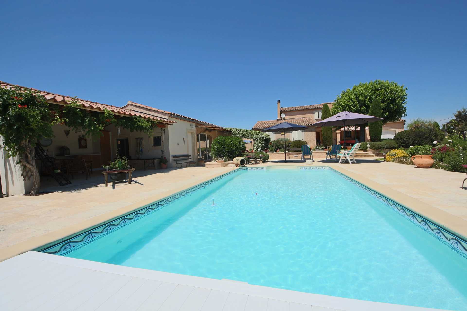 Rumah di Eyragues, Provence-Alpes-Cote d'Azur 11736313