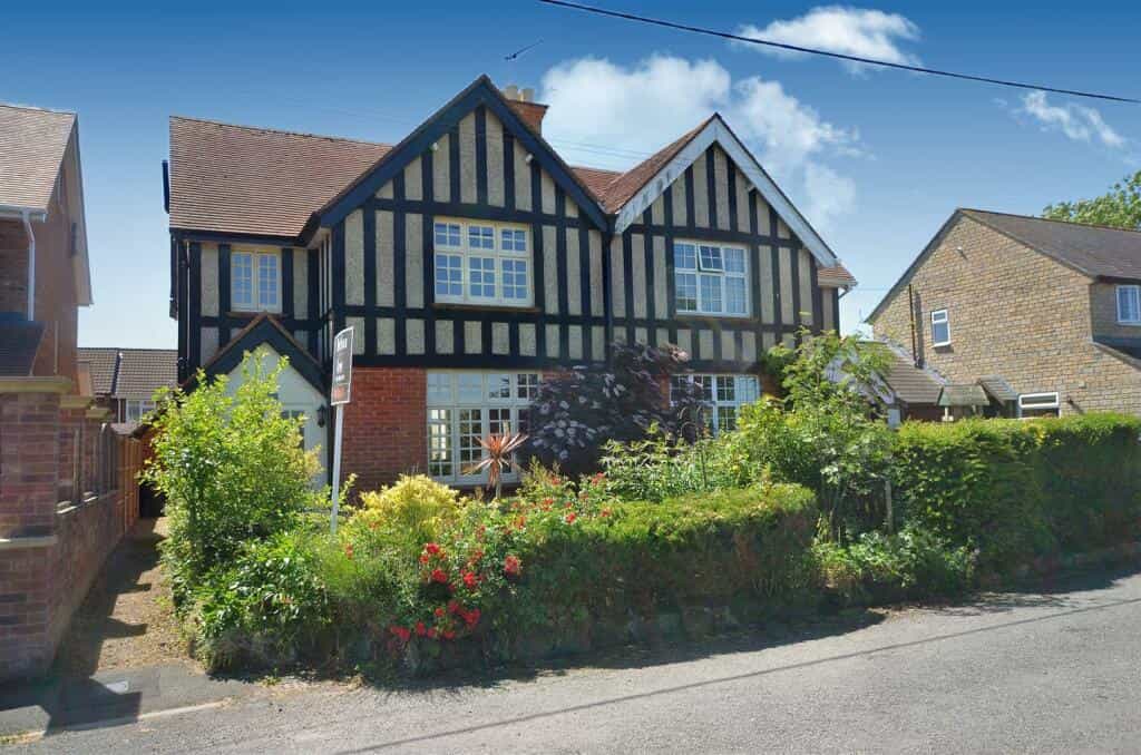 房子 在 Milton on Stour, Dorset 11736444