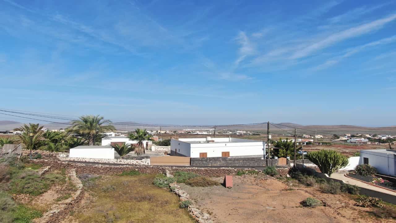 Tanah dalam La Oliva, Pulau Canary 11736981
