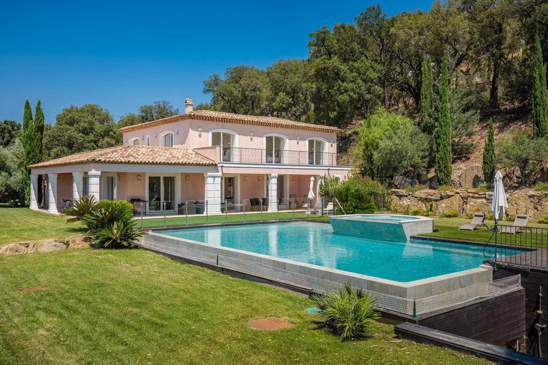 House in Grimaud, Provence-Alpes-Côte d'Azur 11737161