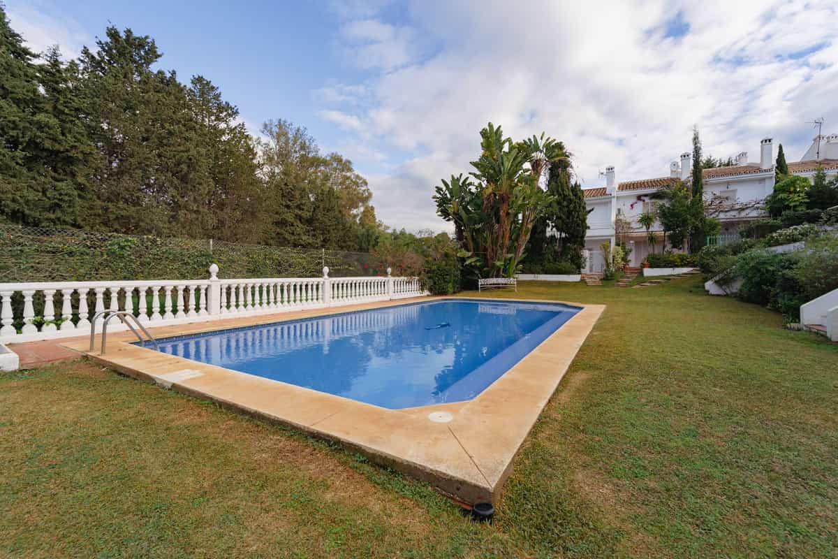 House in Marbella, Andalusia 11737786