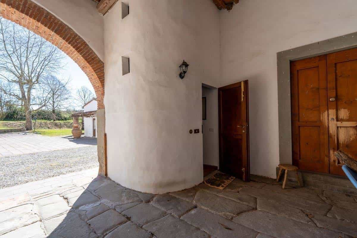 房子 在 Calcinaia, Tuscany 11738424