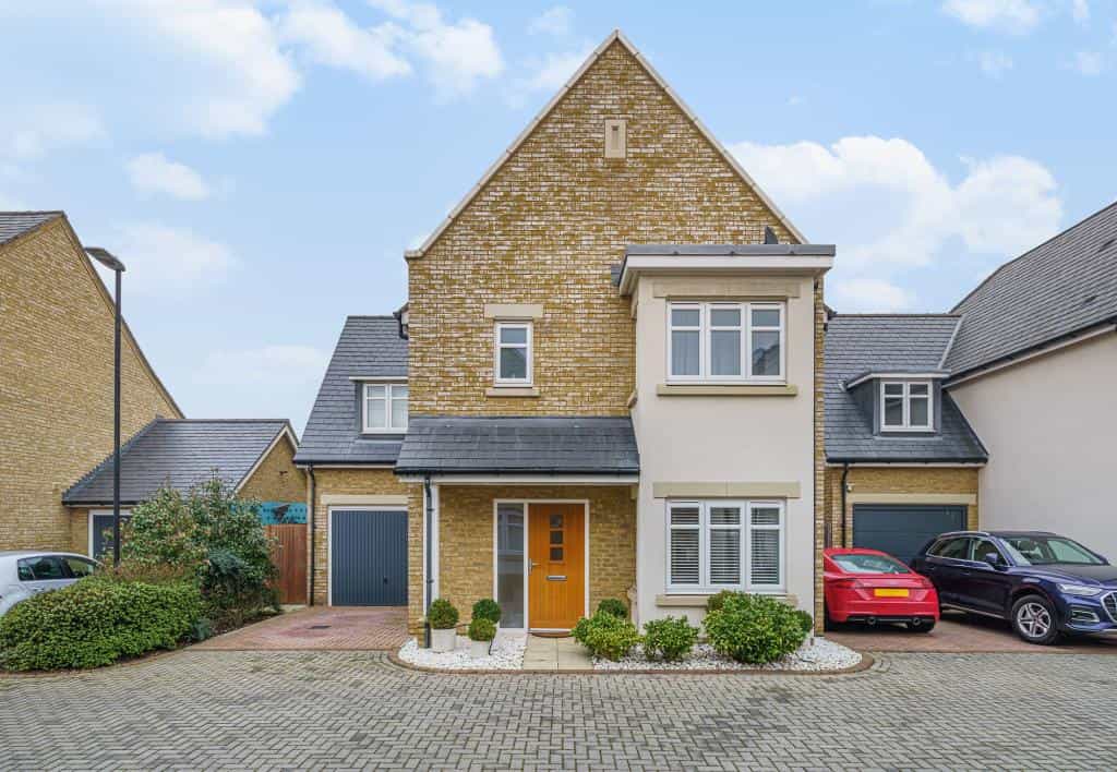 House in , England 11740109