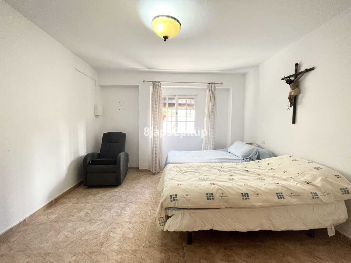 Condominium in Estepona, Andalusia 11743385