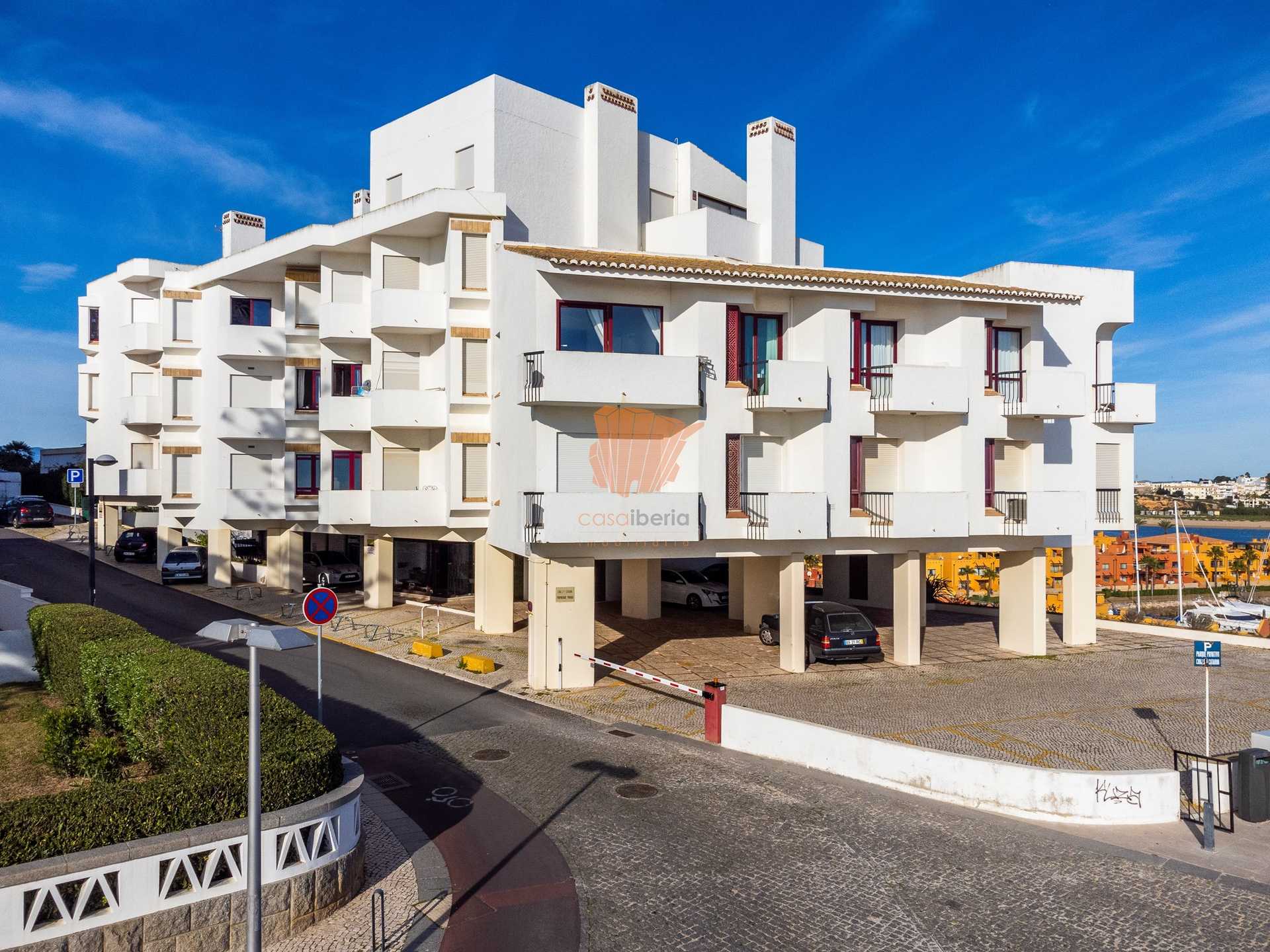 Condominium in Praia da Rocha, Faro 11744649