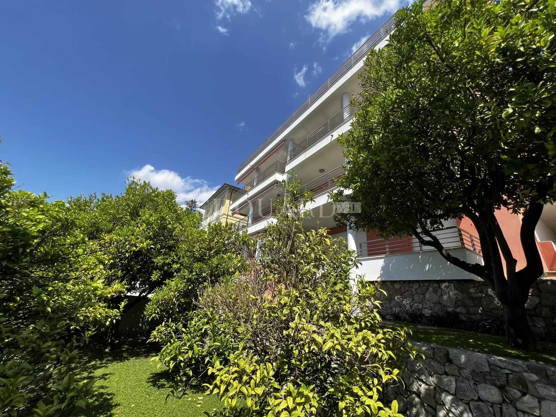 Condominium in Menton, Provence-Alpes-Côte d'Azur 11745083