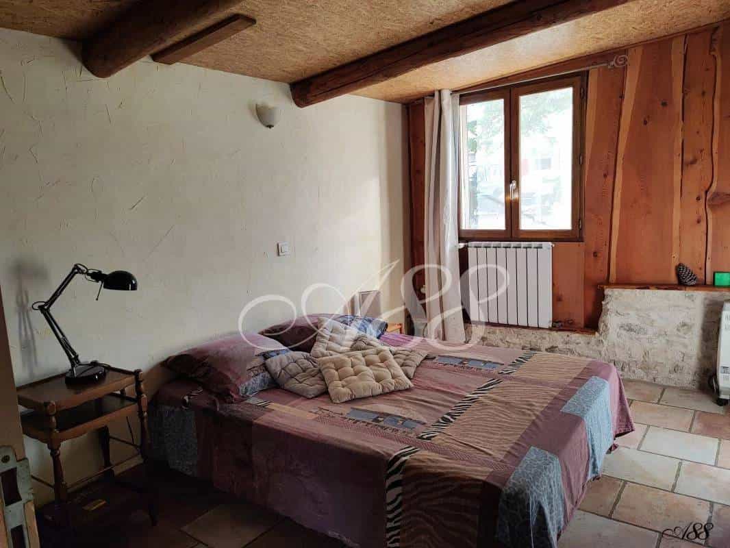 بيت في Banon, Provence-Alpes-Côte d'Azur 11745283