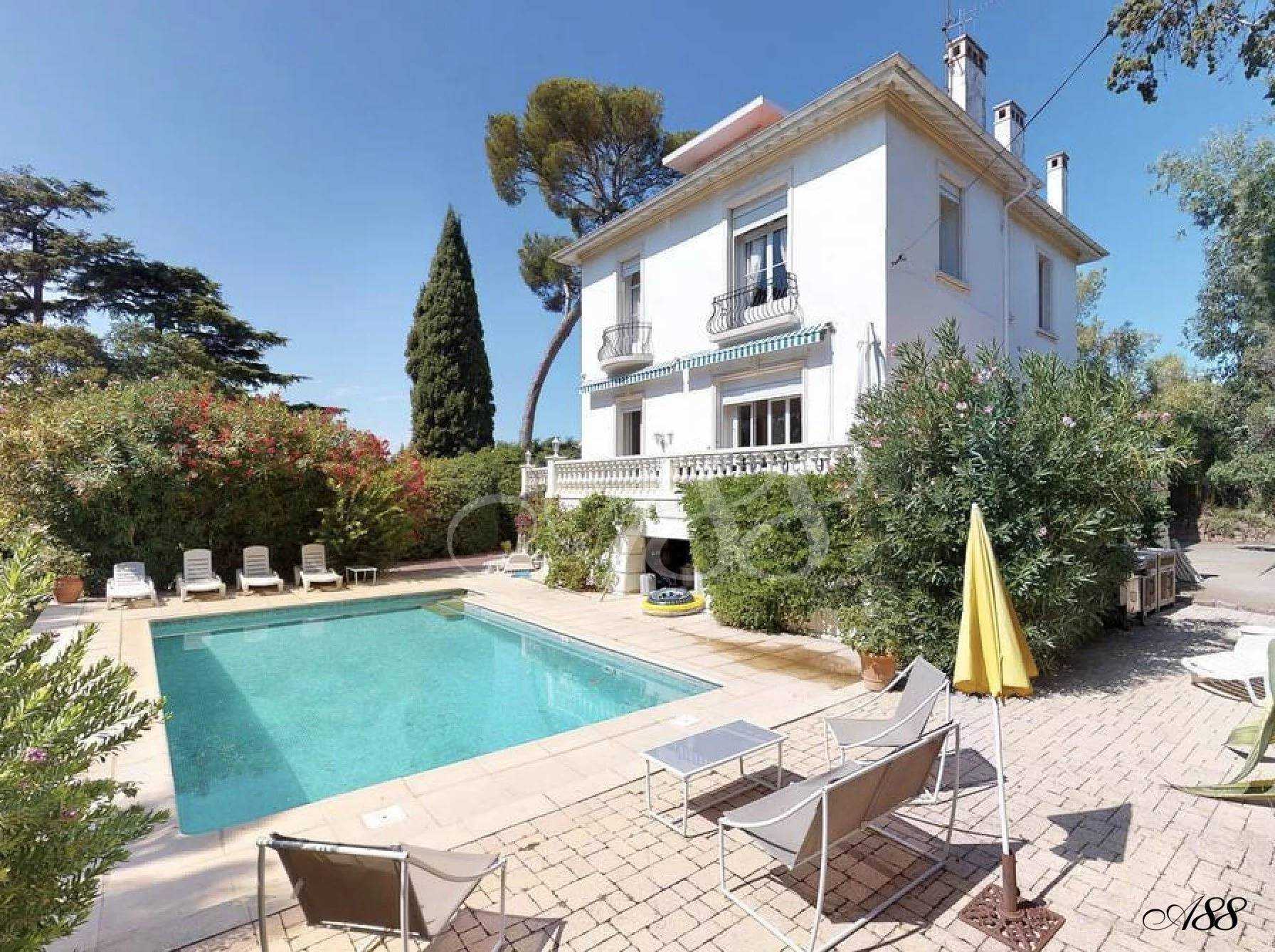 Huis in Cabries, Provence-Alpes-Cote d'Azur 11745288