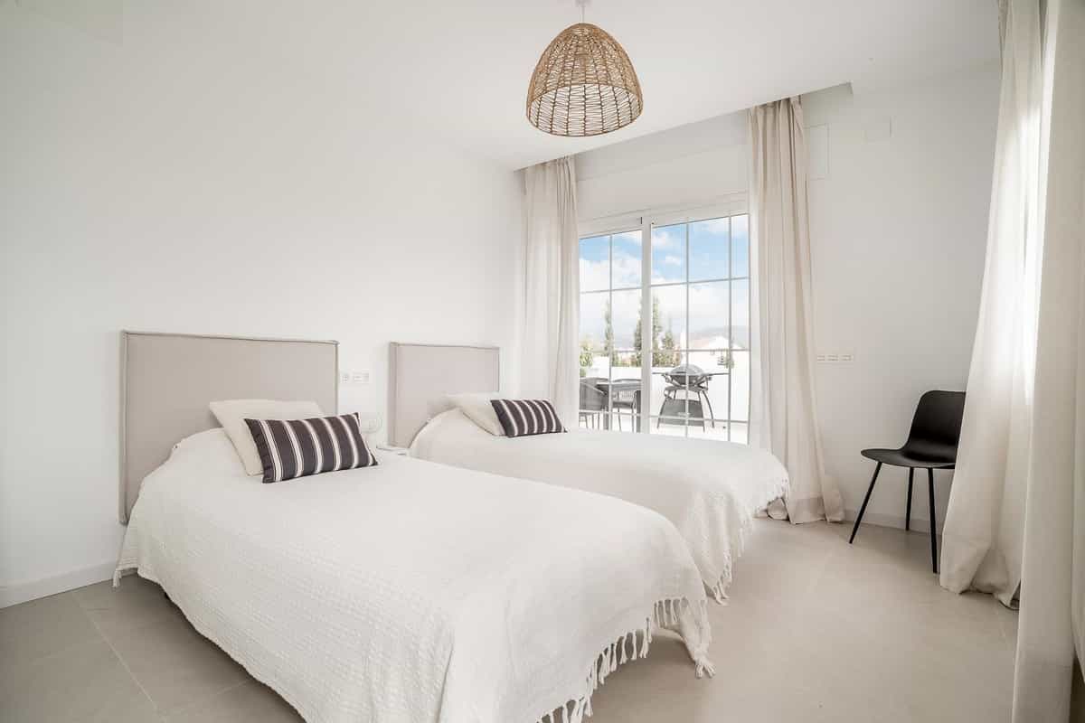 Condominium in Marbella, Andalusia 11745400